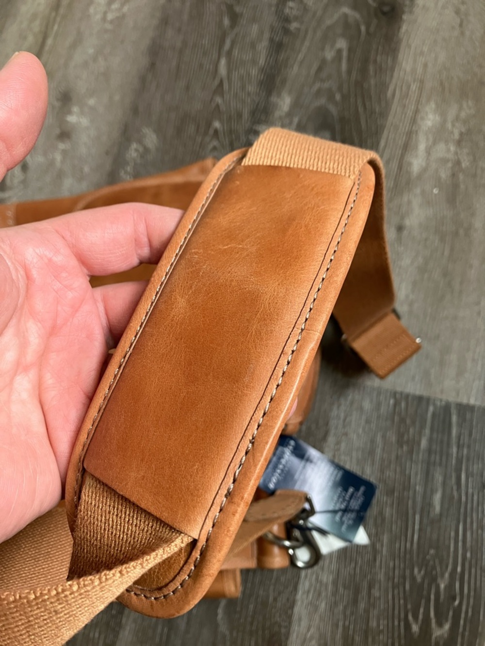 El Portal vintage Classic Tan Leather Messenger Bag - Picture 10 of 17